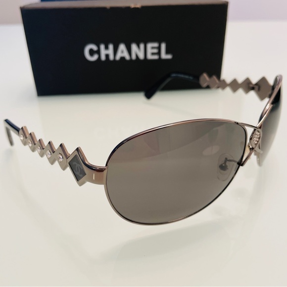 Authentic Vintage Chanel Black Sunglasses with Crystals CH2045C COL.192/… - Picture 2 of 11